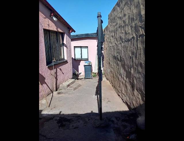 1 BEDROOM HOUSE FOR SALE IN DIEPKLOOF